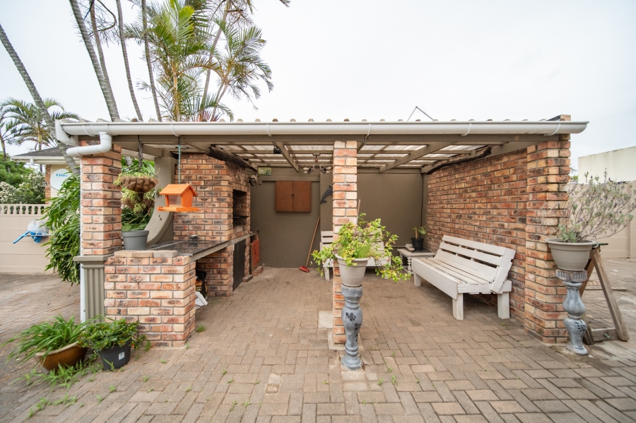 4 Bedroom Property for Sale in Sunnyridge Eastern Cape